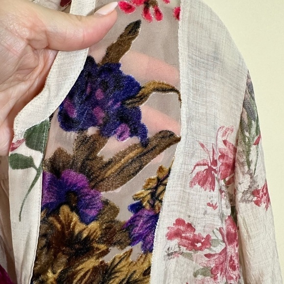 Soft surroundings floral sheer art to wear blouse size small? - Picture 4 of 10